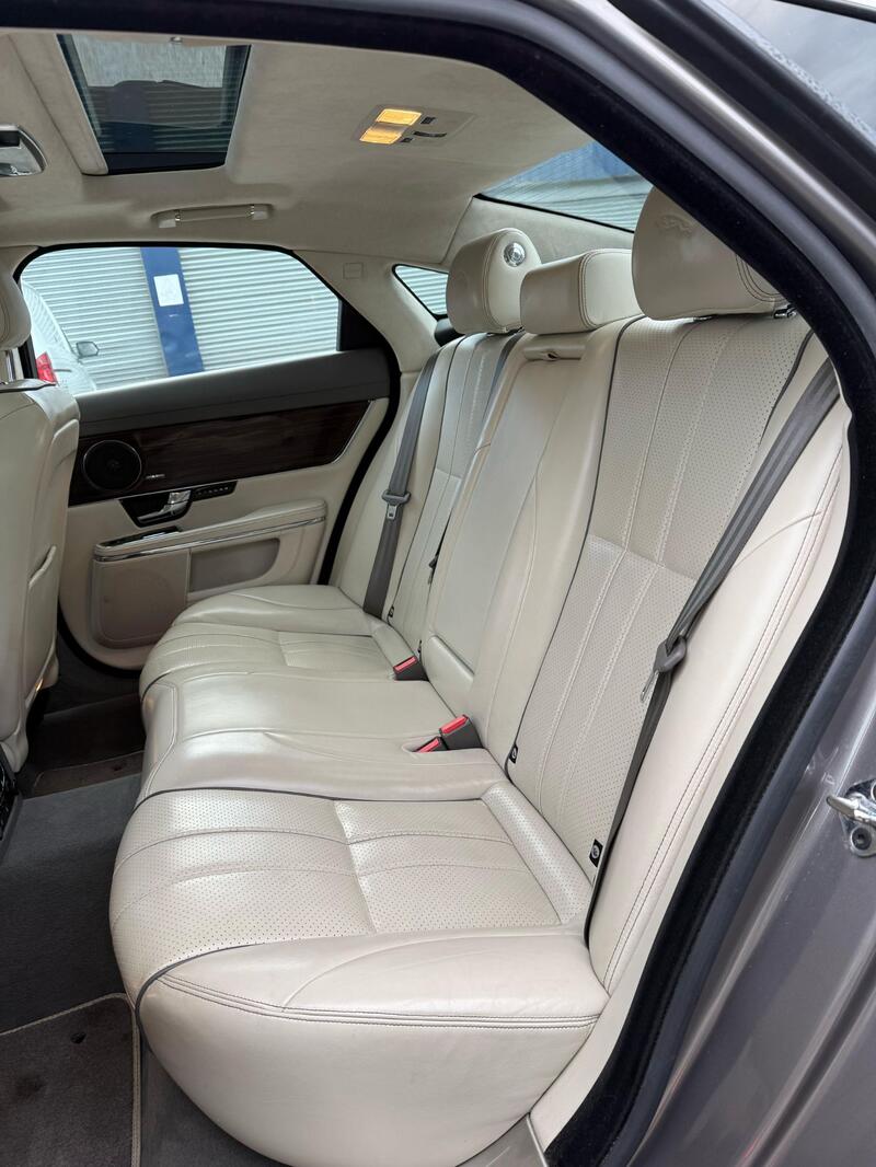 JAGUAR XJ