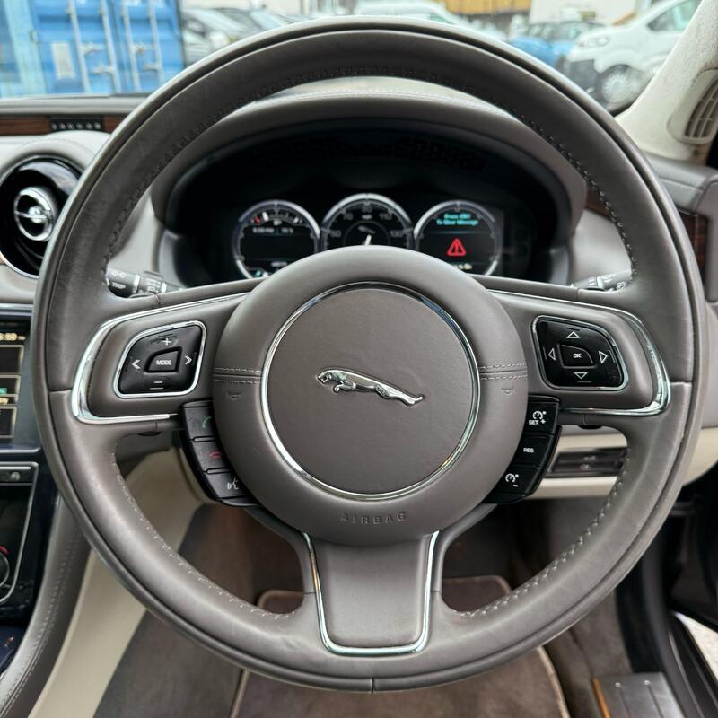 JAGUAR XJ