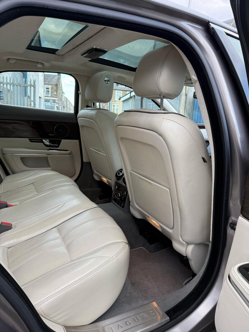 JAGUAR XJ