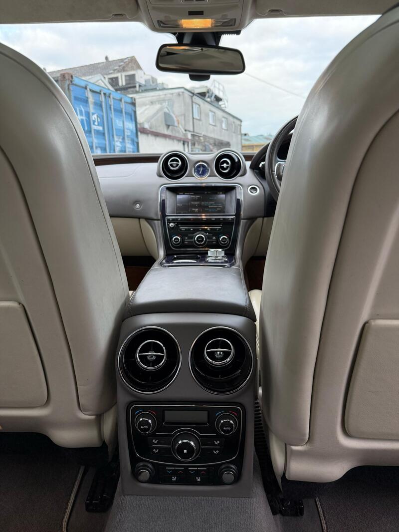 JAGUAR XJ