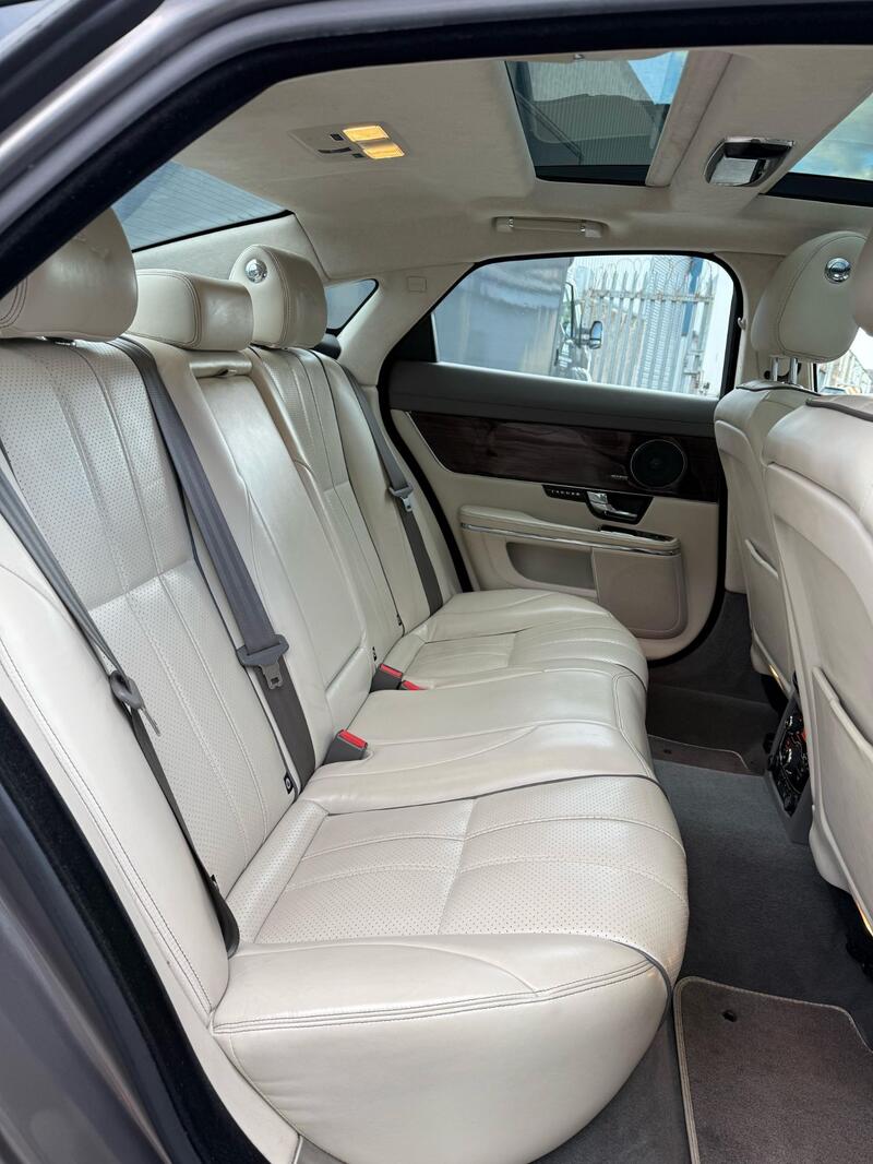JAGUAR XJ