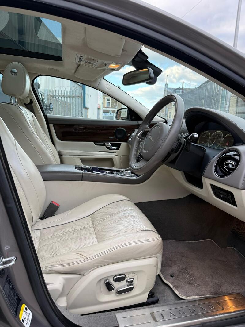 JAGUAR XJ