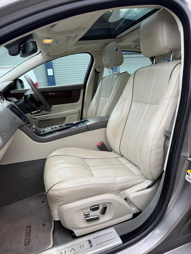 JAGUAR XJ