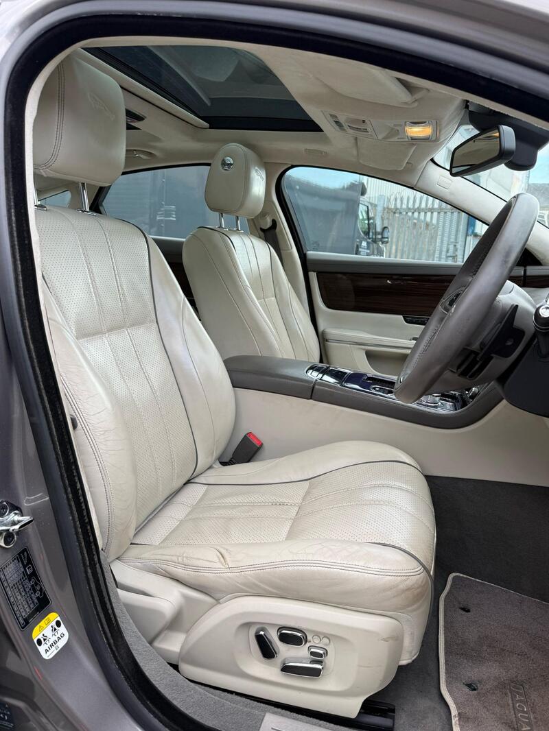 JAGUAR XJ