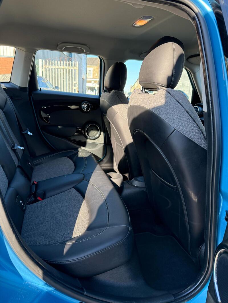 MINI HATCH