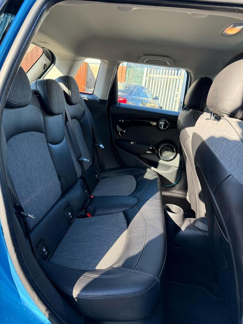 MINI HATCH