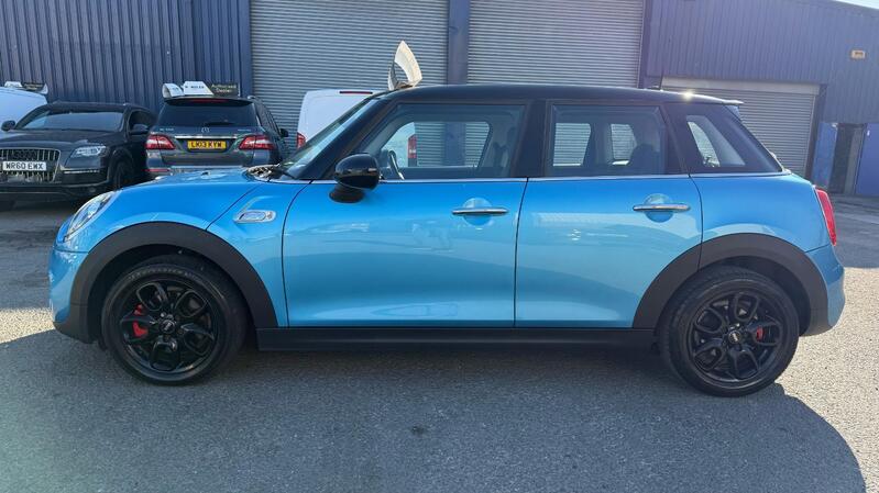 MINI HATCH