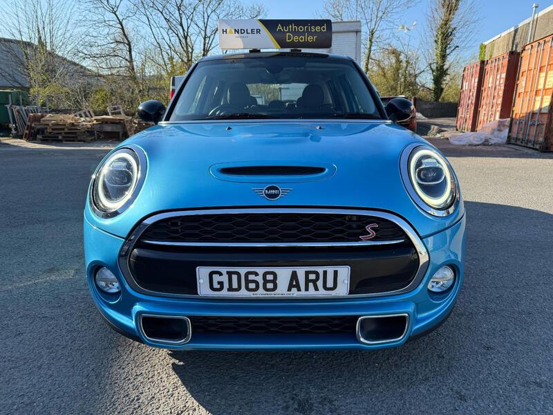 MINI HATCH