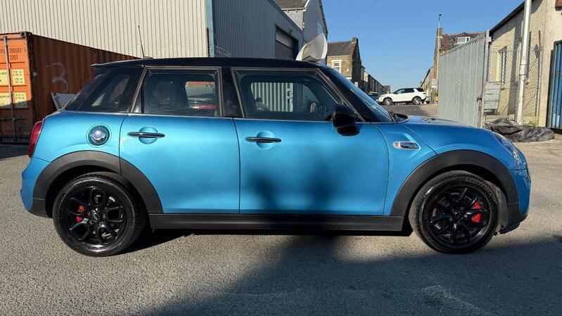 MINI HATCH