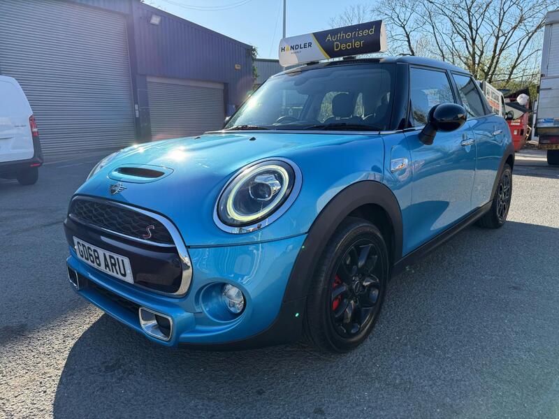 MINI HATCH