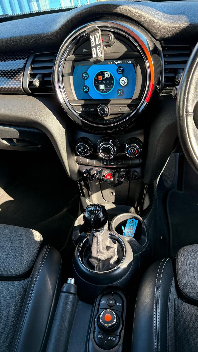 MINI HATCH