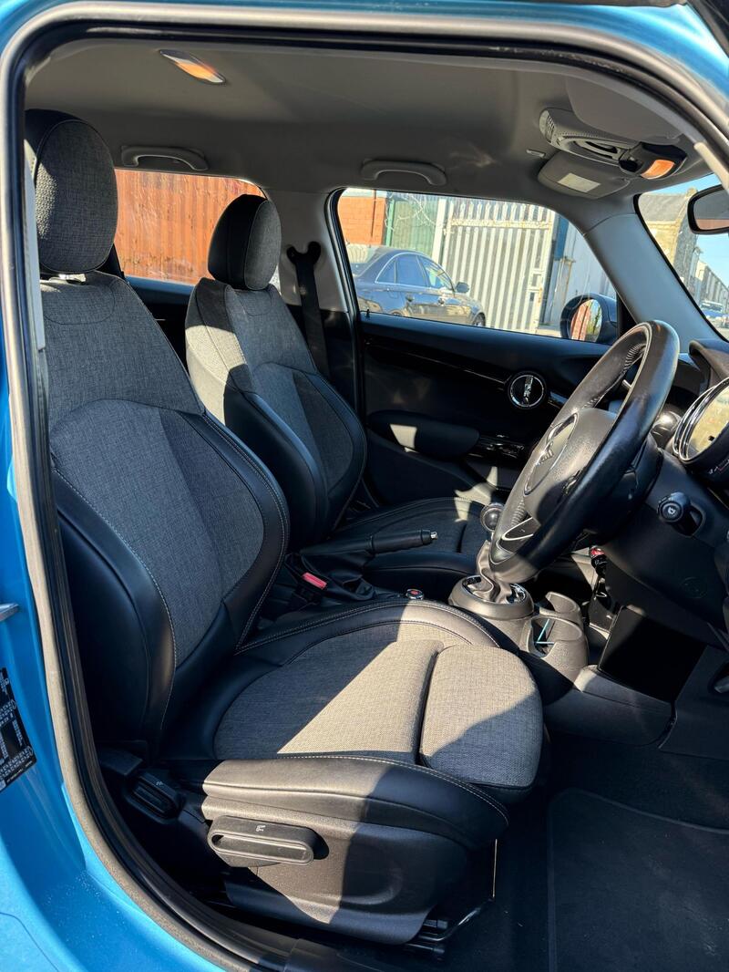 MINI HATCH
