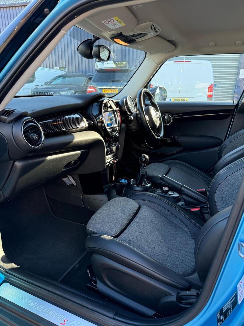 MINI HATCH