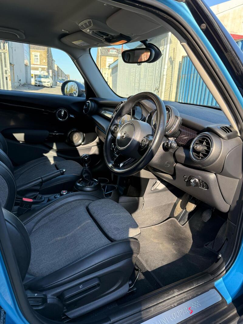 MINI HATCH