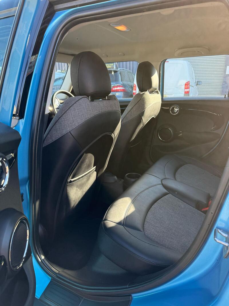 MINI HATCH