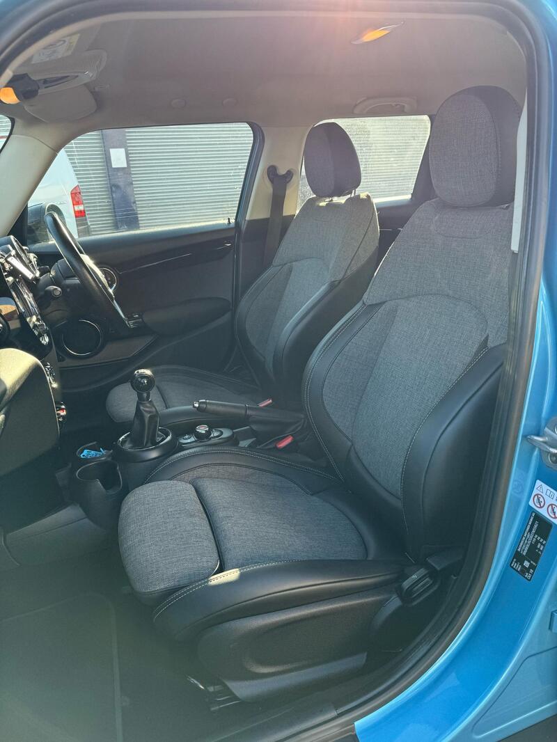 MINI HATCH